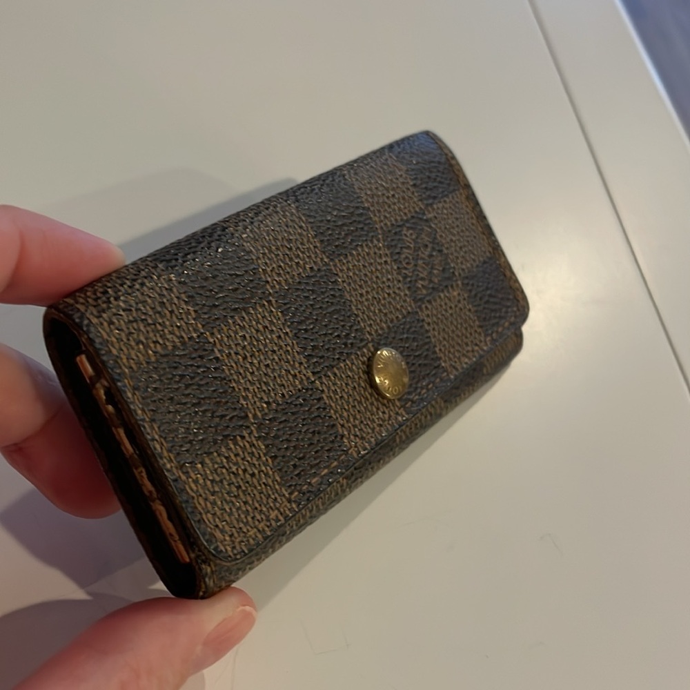 LOUIS VUITTON Damier Ebene Key Holder - Picture 2 of 13